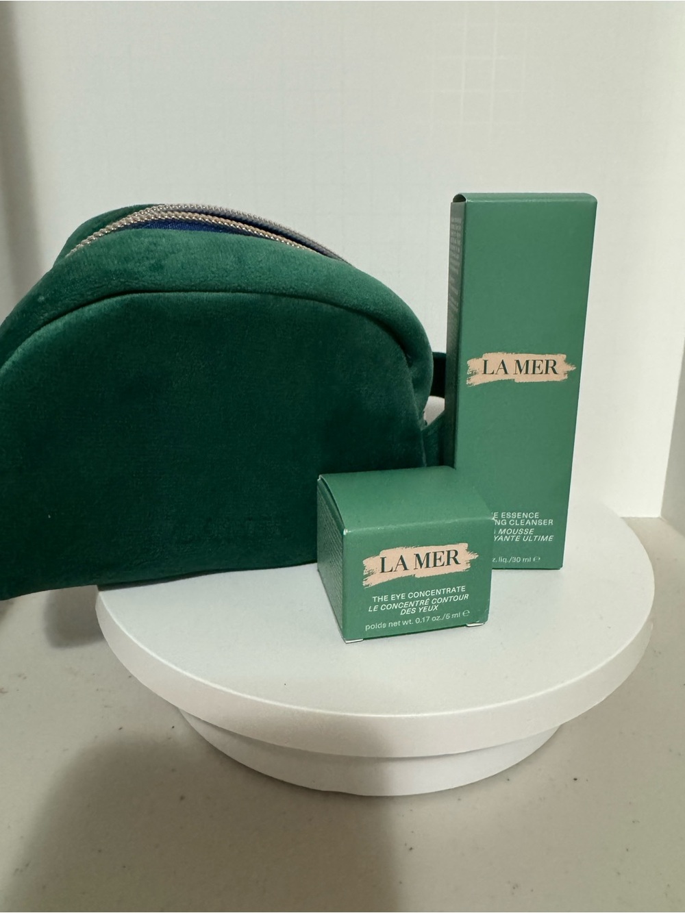 La Mer Eye concentrate and foaming cleanser with cosmetic pouch